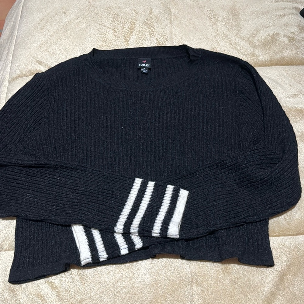 IJOAH black ribbed sweater with cream striped sleeves